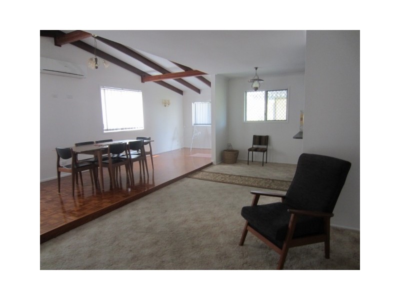 5 Prince Street, Urangan QLD 4655