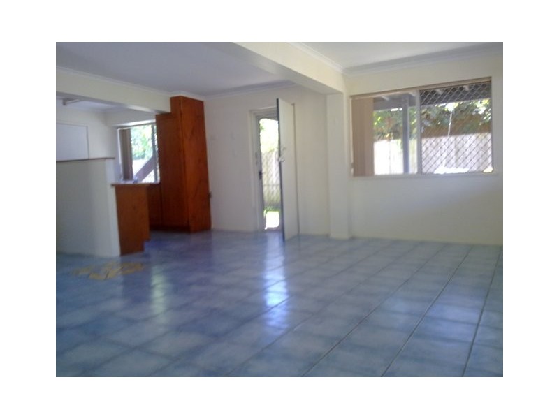 42 Long Street, Point Vernon QLD 4655