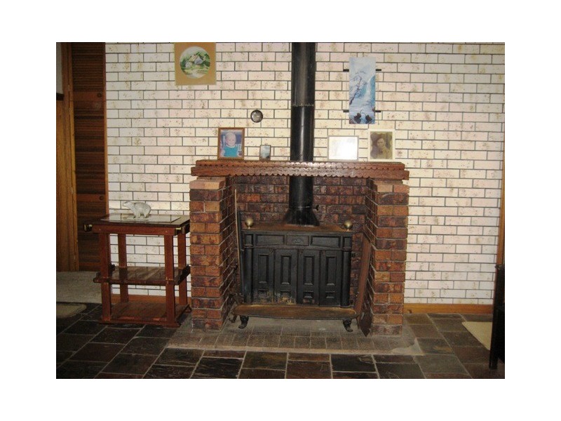 102 Esplanade, Point Vernon QLD 4655