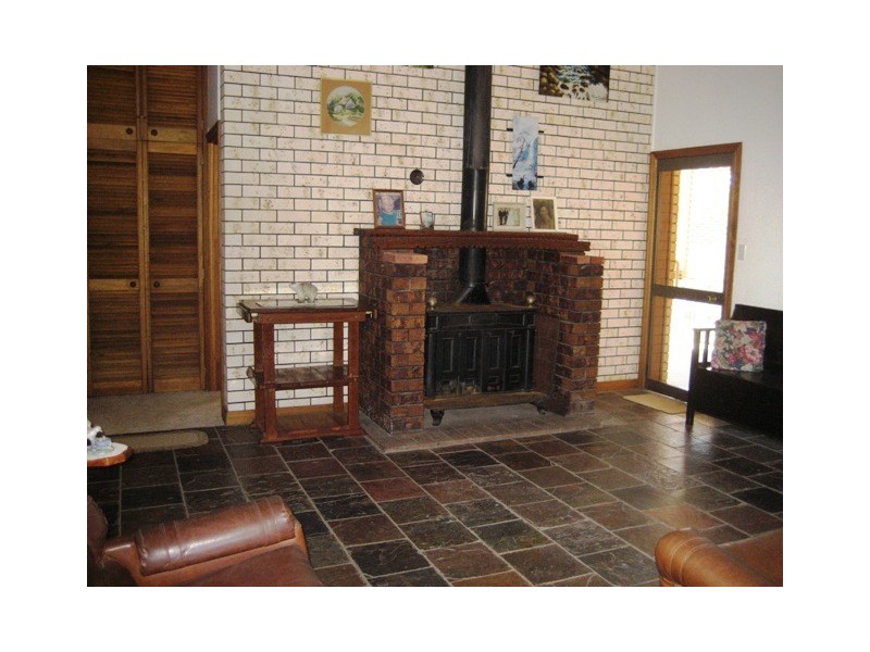 102 Esplanade, Point Vernon QLD 4655