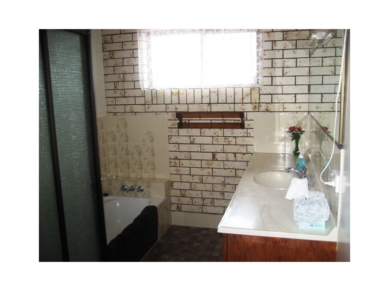 102 Esplanade, Point Vernon QLD 4655