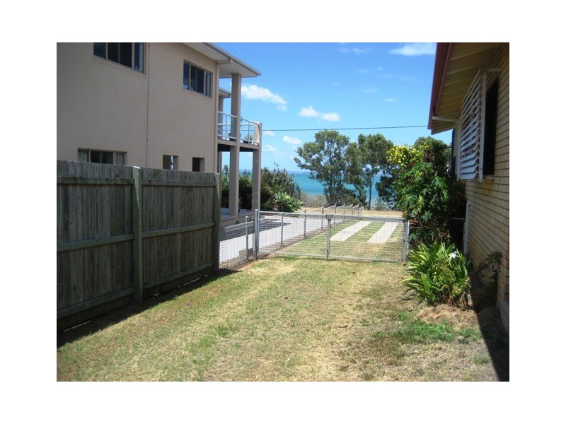 102 Esplanade, Point Vernon QLD 4655