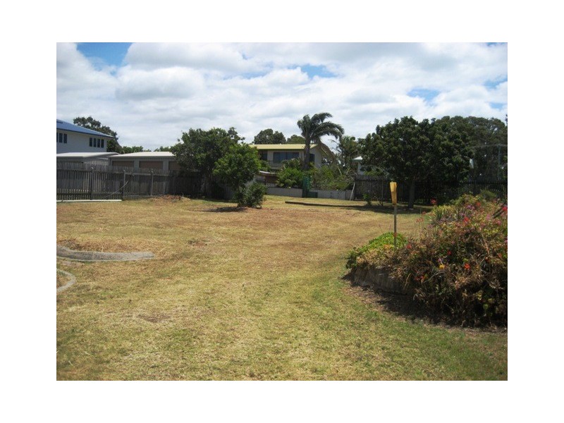 102 Esplanade, Point Vernon QLD 4655