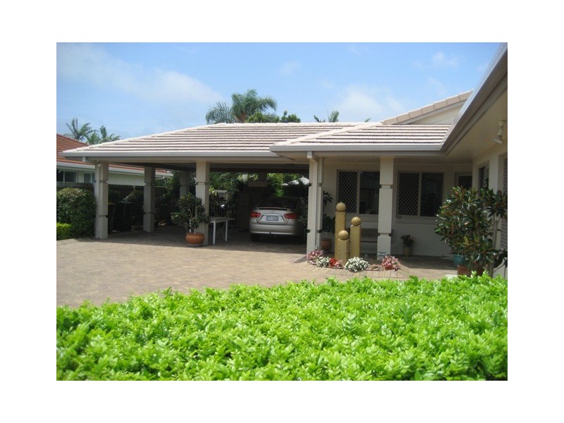 22 ROYAL DVE, Kawungan QLD 4655