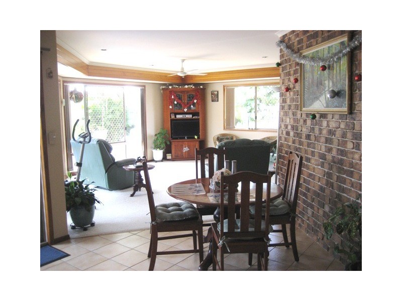 22 ROYAL DVE, Kawungan QLD 4655
