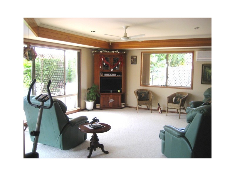 22 ROYAL DVE, Kawungan QLD 4655