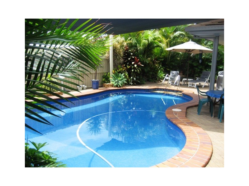 22 ROYAL DVE, Kawungan QLD 4655