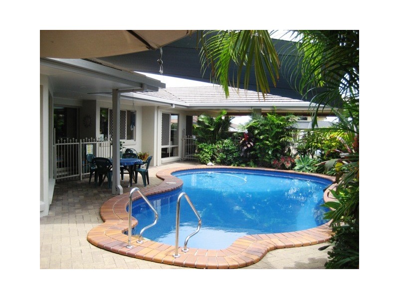 22 ROYAL DVE, Kawungan QLD 4655