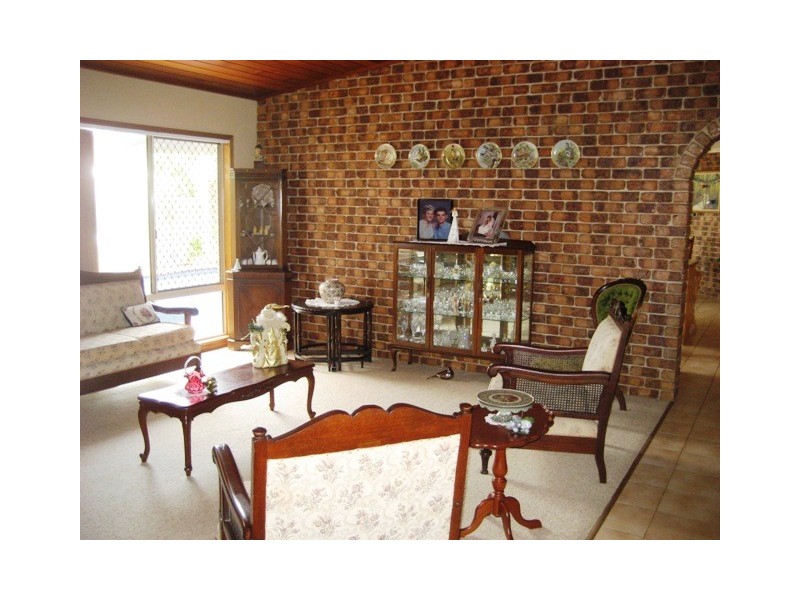 22 ROYAL DVE, Kawungan QLD 4655