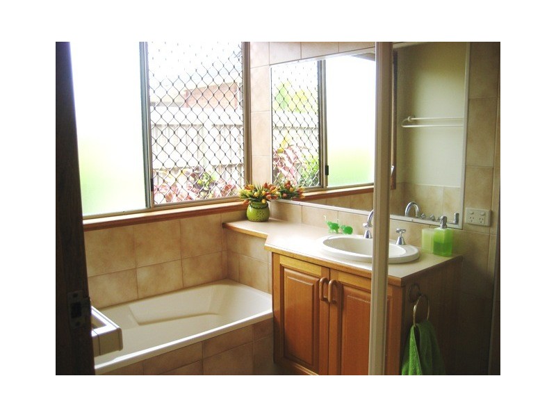 22 ROYAL DVE, Kawungan QLD 4655