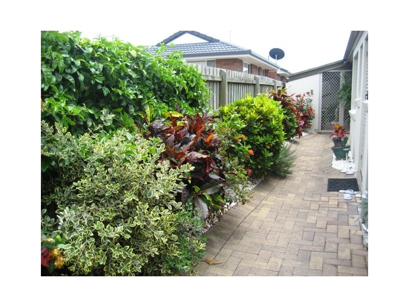 22 ROYAL DVE, Kawungan QLD 4655