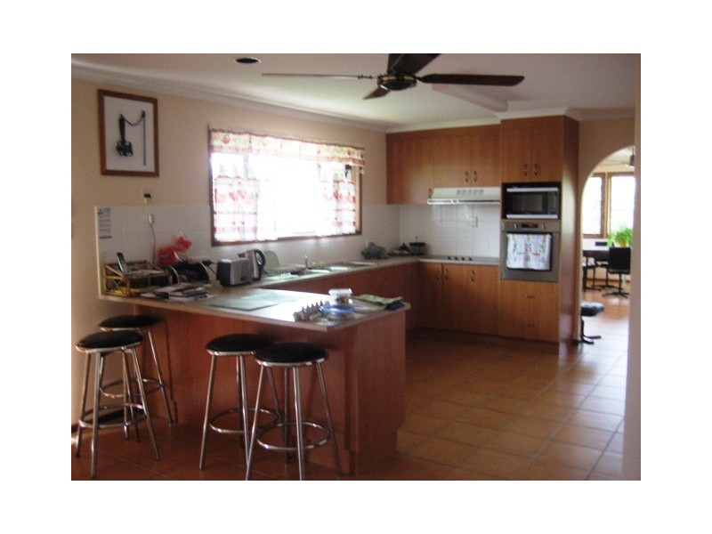 87 SPENCE ST, Point Vernon QLD 4655