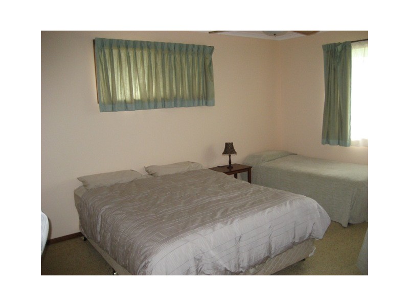 87 SPENCE ST, Point Vernon QLD 4655