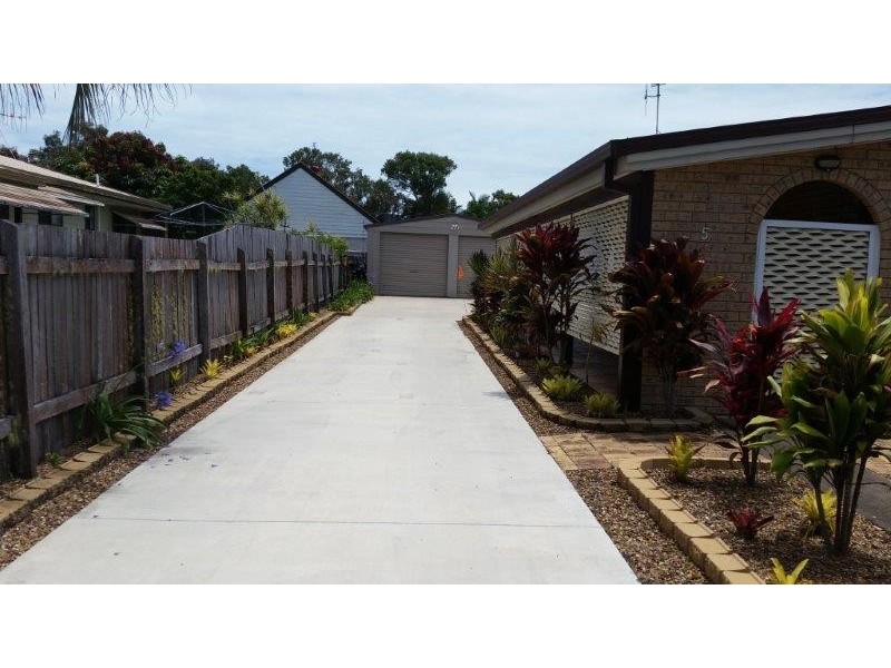 5 Limpus Street, Urangan QLD 4655