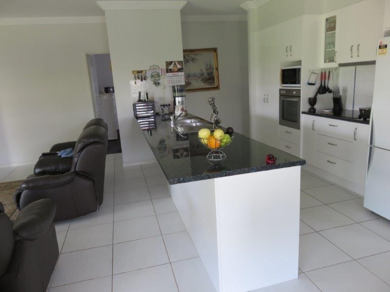 3 LANCASTER CIRCUIT, Urraween QLD 4655