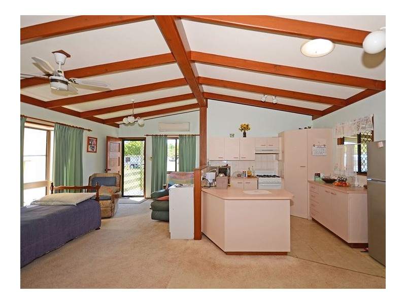 77-85 MARGARET ST, Urangan QLD 4655
