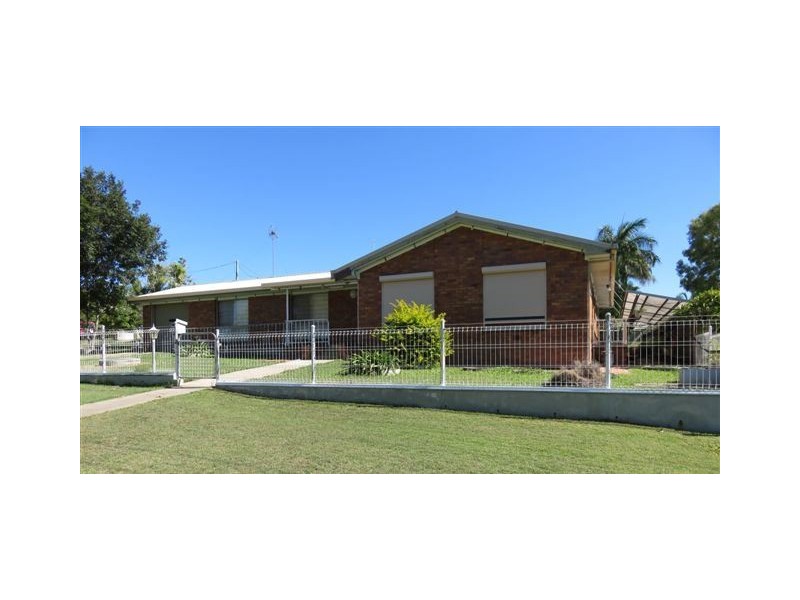 27 Owen Cres, Urangan QLD 4655