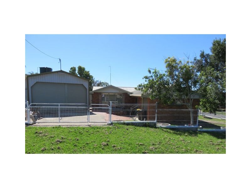 27 Owen Cres, Urangan QLD 4655