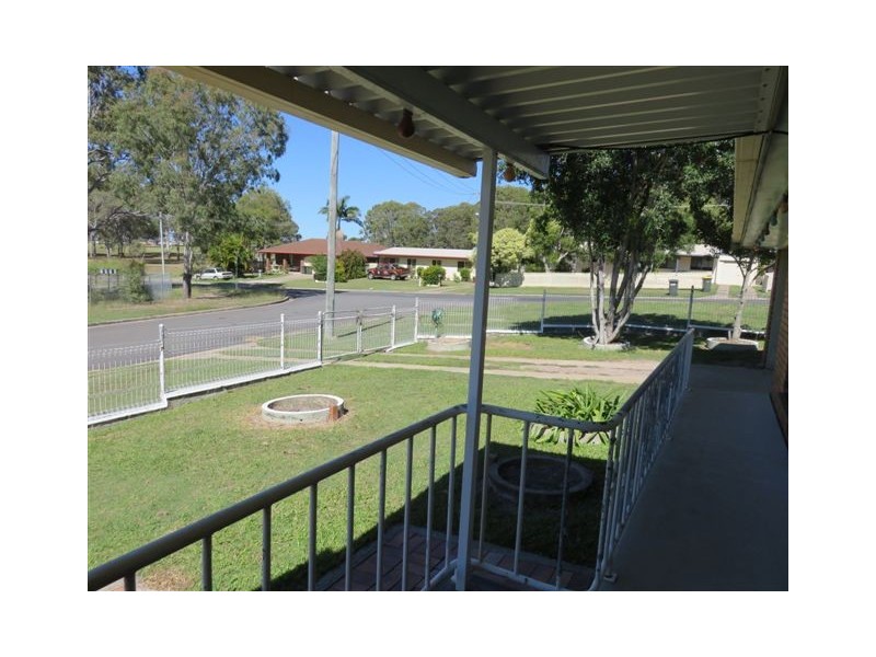 27 Owen Cres, Urangan QLD 4655