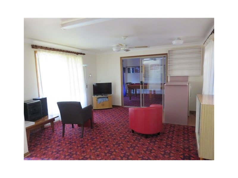 27 Owen Cres, Urangan QLD 4655