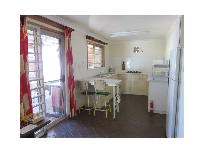 27 Owen Cres, Urangan QLD 4655