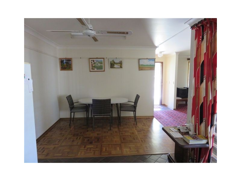 27 Owen Cres, Urangan QLD 4655