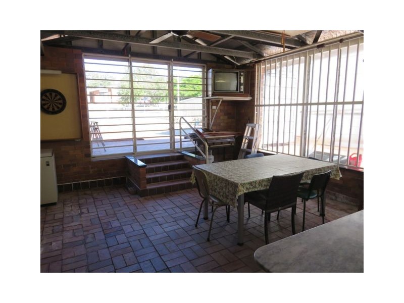 27 Owen Cres, Urangan QLD 4655