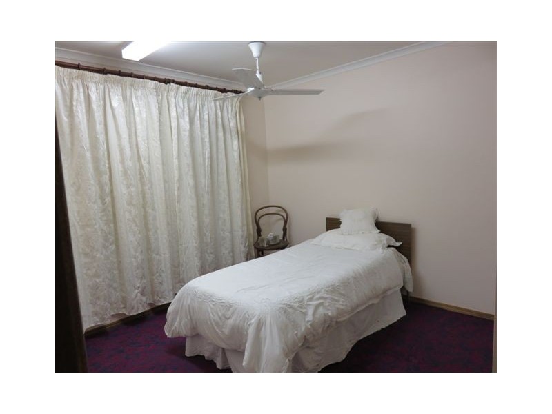 27 Owen Cres, Urangan QLD 4655