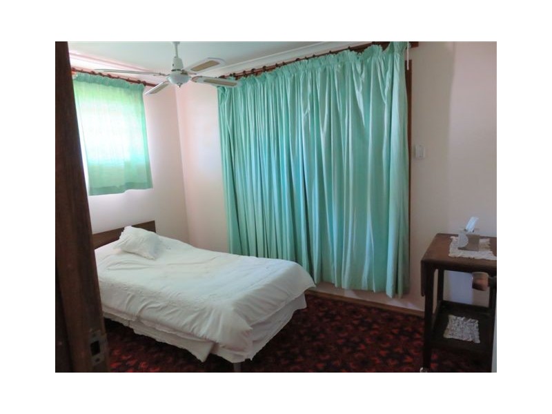 27 Owen Cres, Urangan QLD 4655