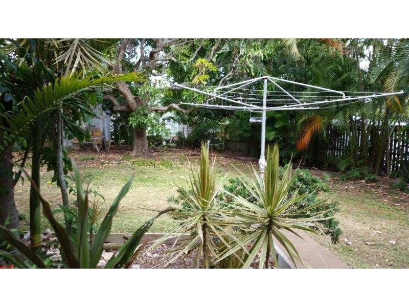 12 Eden Way, Point Vernon QLD 4655