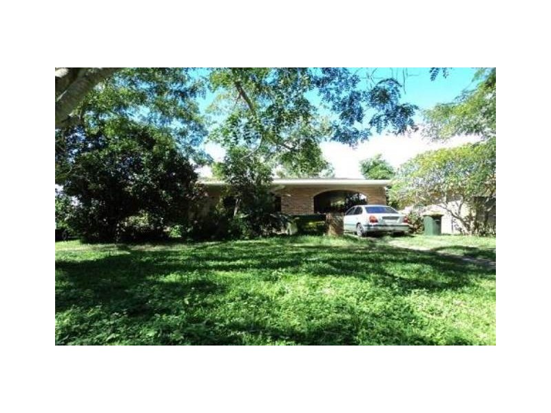 23 BARNSTAPLE ST, Torquay QLD 4655