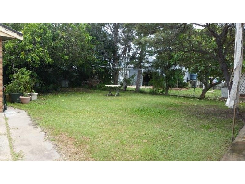 23 BARNSTAPLE ST, Torquay QLD 4655