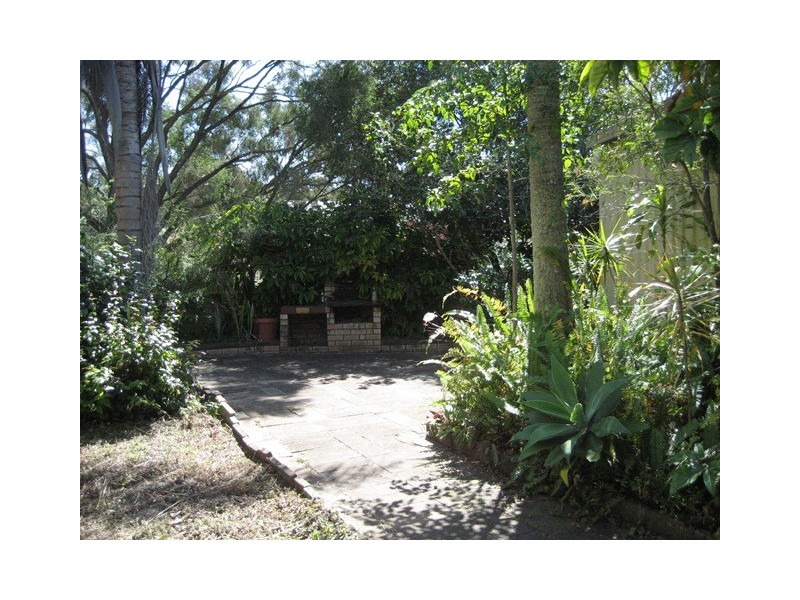 5 Whittaker Close, Urangan QLD 4655