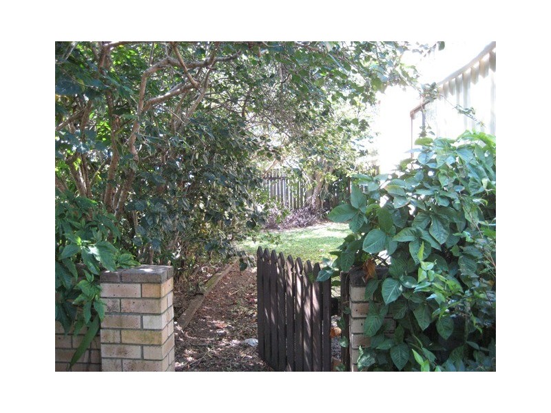 5 Whittaker Close, Urangan QLD 4655