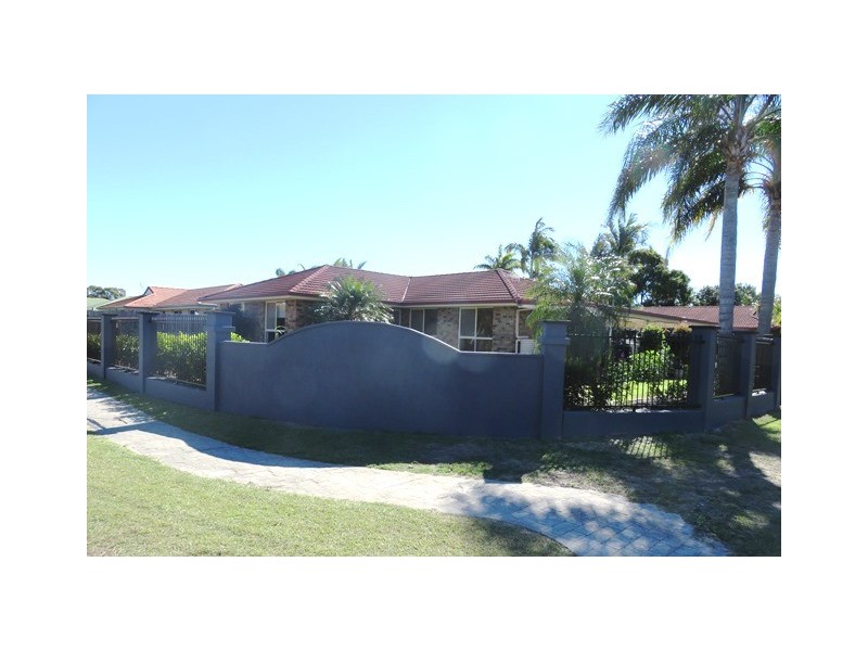 2 MARINEVIEW AVE, Scarness QLD 4655