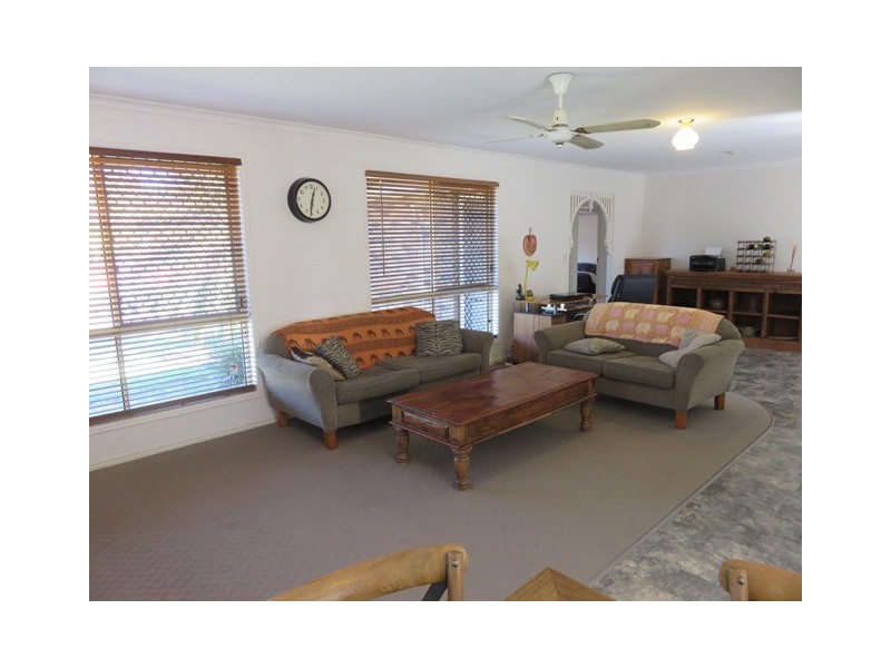 2 MARINEVIEW AVE, Scarness QLD 4655