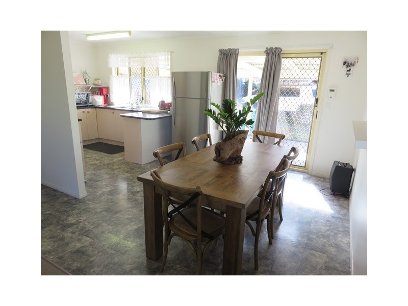 2 MARINEVIEW AVE, Scarness QLD 4655