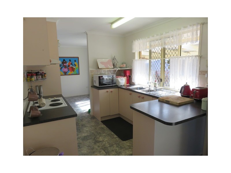 2 MARINEVIEW AVE, Scarness QLD 4655