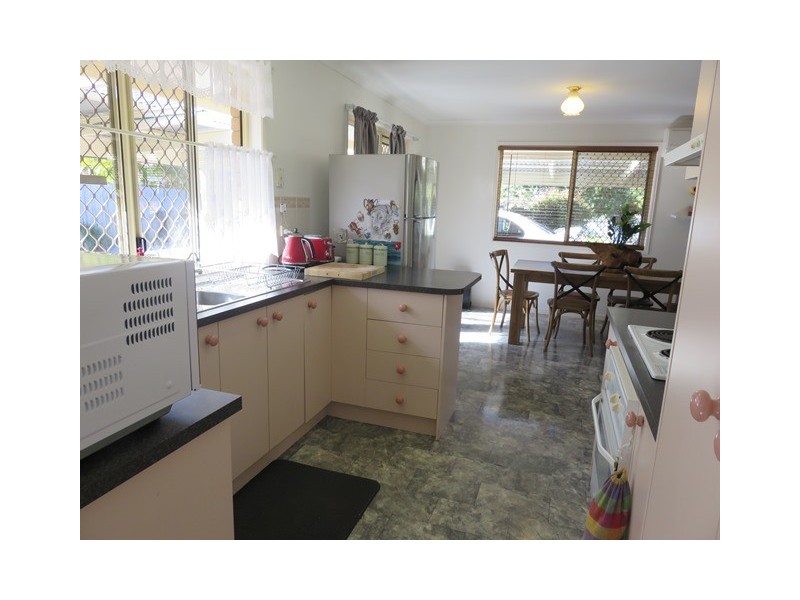 2 MARINEVIEW AVE, Scarness QLD 4655