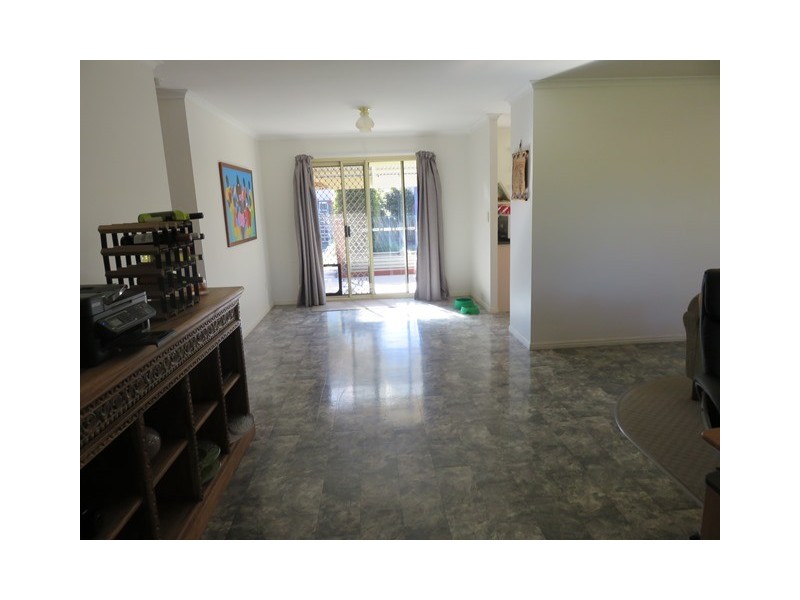 2 MARINEVIEW AVE, Scarness QLD 4655