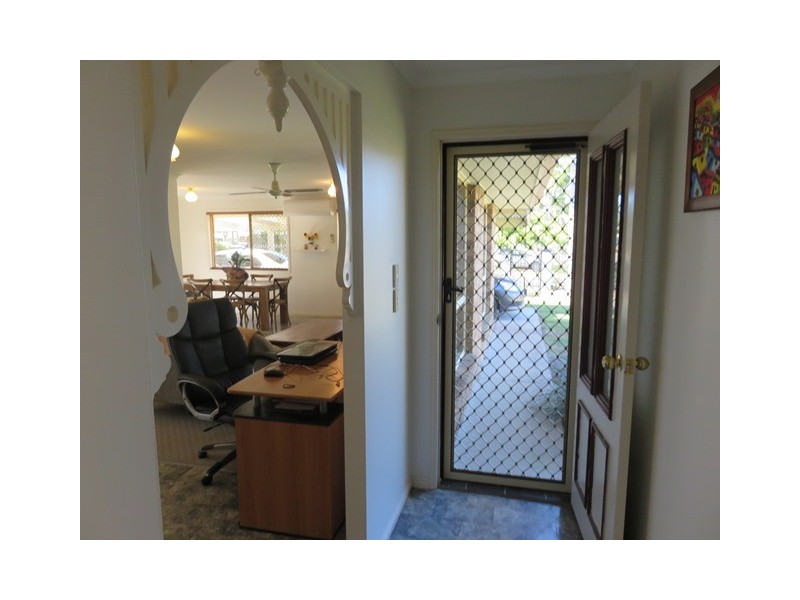 2 MARINEVIEW AVE, Scarness QLD 4655