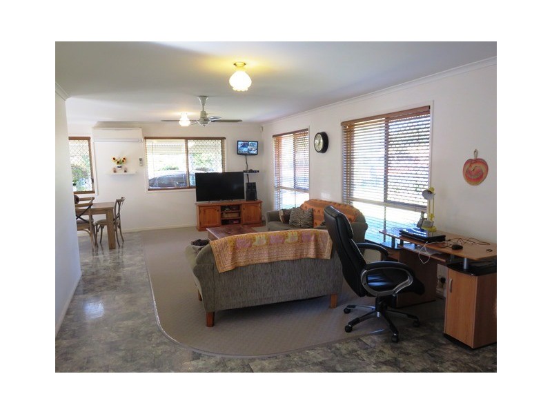 2 MARINEVIEW AVE, Scarness QLD 4655