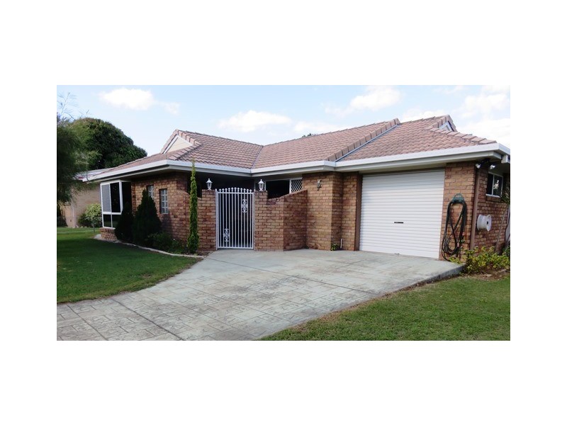 8 SMITH STREET, Urangan QLD 4655