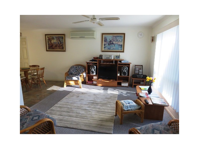 8 SMITH STREET, Urangan QLD 4655