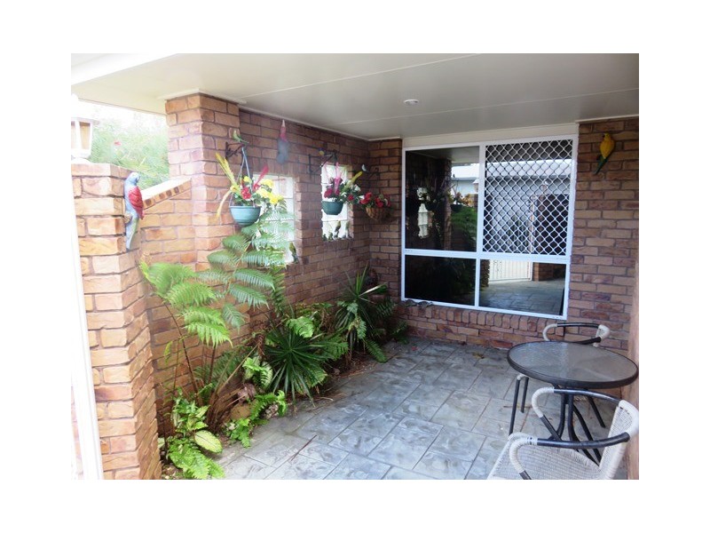 8 SMITH STREET, Urangan QLD 4655