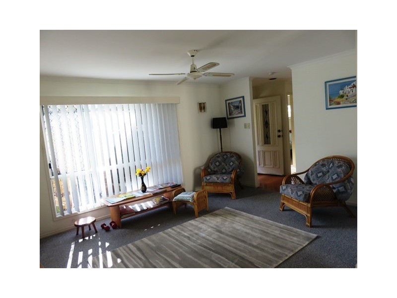 8 SMITH STREET, Urangan QLD 4655