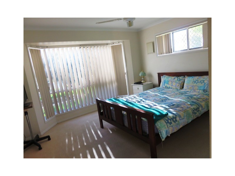 8 SMITH STREET, Urangan QLD 4655