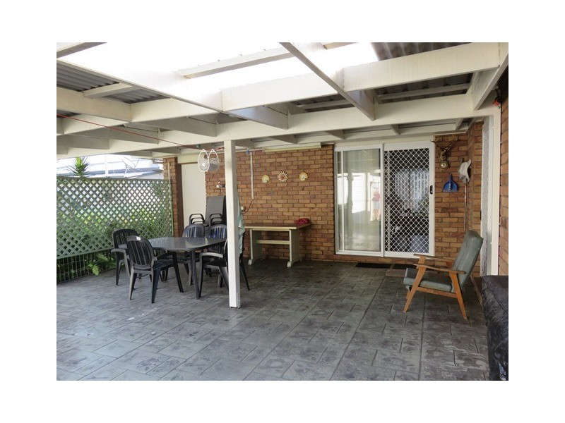 8 SMITH STREET, Urangan QLD 4655