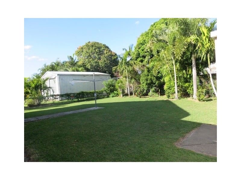 8 SMITH STREET, Urangan QLD 4655
