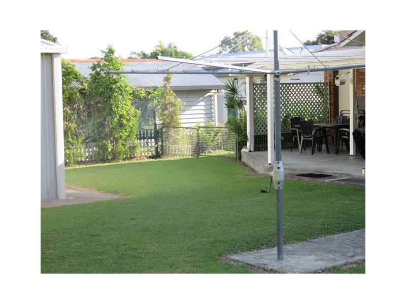 8 SMITH STREET, Urangan QLD 4655